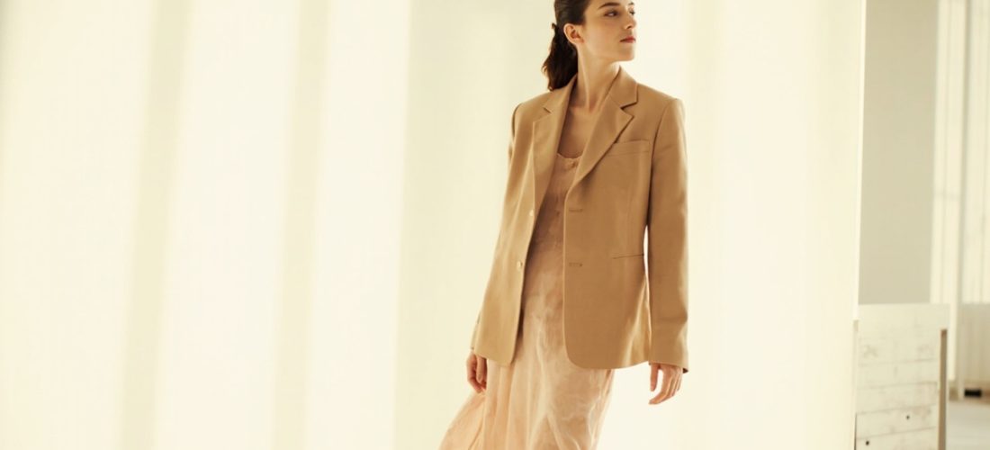 veste robe longue: 7 looks faciles à adopter et stylés